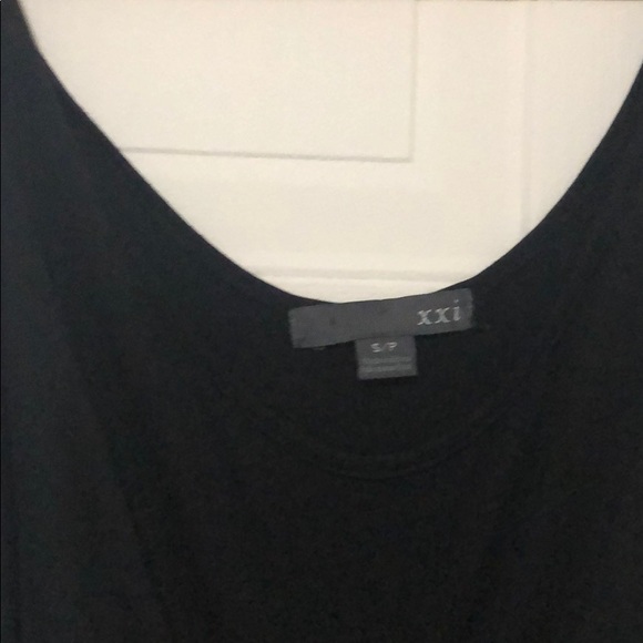 Mini dress with a black sequin skirt - Picture 3 of 3